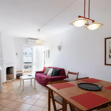 Cozy 2br In With Balcony, By Hopstays 아파트