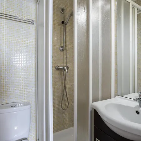 Cozy 2br In With Balcony, By Hopstays * 알부페이라