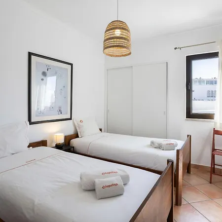 Cozy 2br In With Balcony, By Hopstays Lejlighed Albufeira