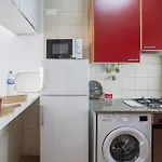 Apartman Cozy 2br In With Balcony, By Hopstays *