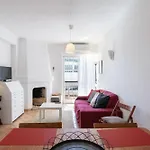 Cozy 2br In With Balcony, By Hopstays 아파트 알부페이라