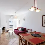 Cozy 2br In With Balcony, By Hopstays 아파트