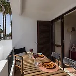 Cozy 2br In With Balcony, By Hopstays 알부페이라