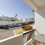 Cozy 2br In With Balcony, By Hopstays Διαμέρισμα