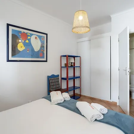 Cozy 2br In With Balcony, By Hopstays *