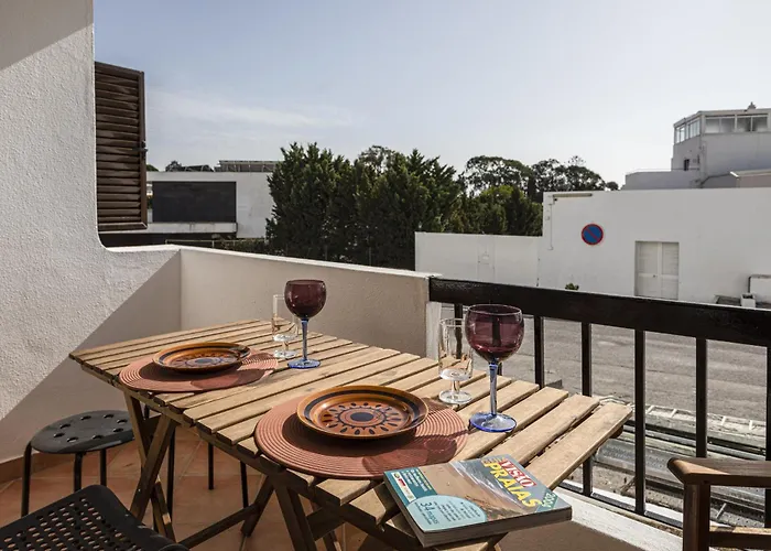 Cozy 2br In With Balcony, By Hopstays *