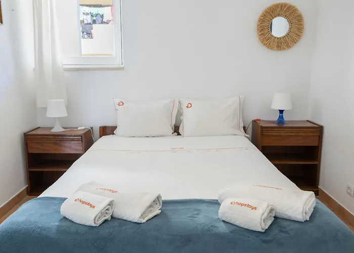 Cozy 2br In With Balcony, By Hopstays Apartmán