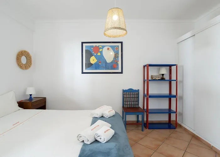 Cozy 2br In With Balcony, By Hopstays 아파트