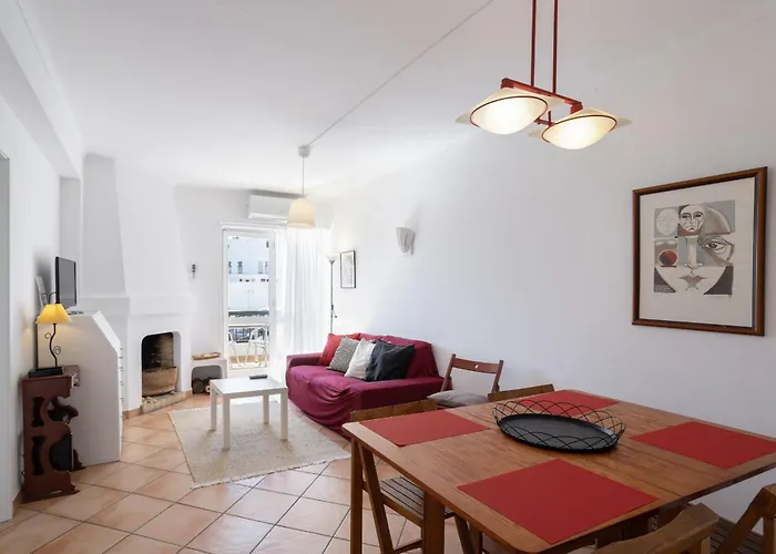 Cozy 2br In With Balcony, By Hopstays Apartmán