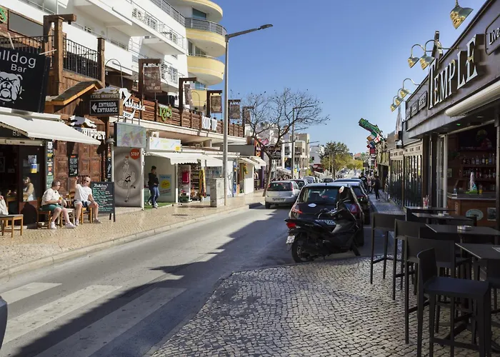 Cozy 2br In With Balcony, By Hopstays Apartmán