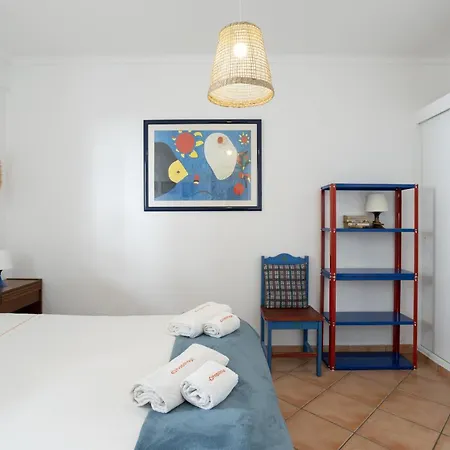 Cozy 2br In With Balcony, By Hopstays דירה