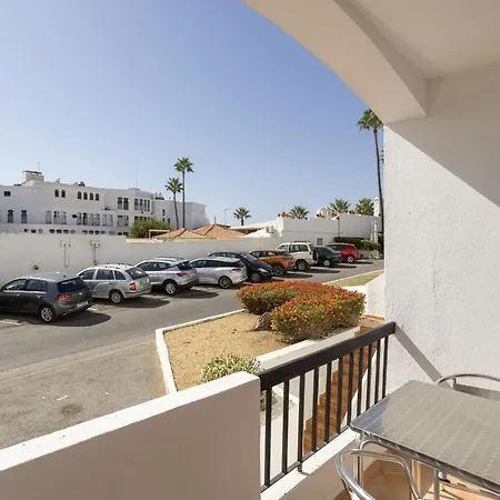Cozy 2br In With Balcony, By Hopstays Apartman